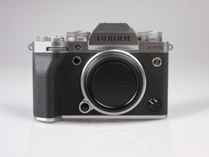 Fujifilm X-T5 Gümüş Gövde (Outlet) <img src="../../../view/img/yildiz-4.png"
